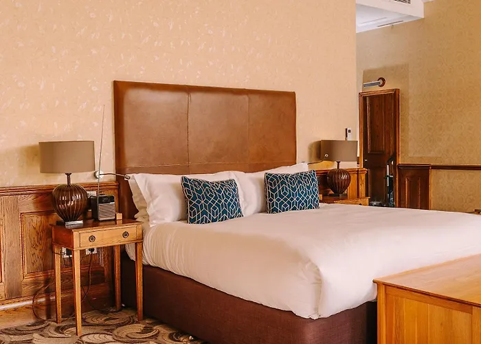 Best Hotels Near Brookfield Barn in Horsham