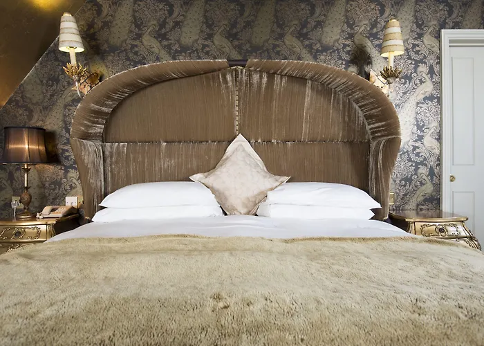 Best Hotels Near Notley Abbey in Charming Thame