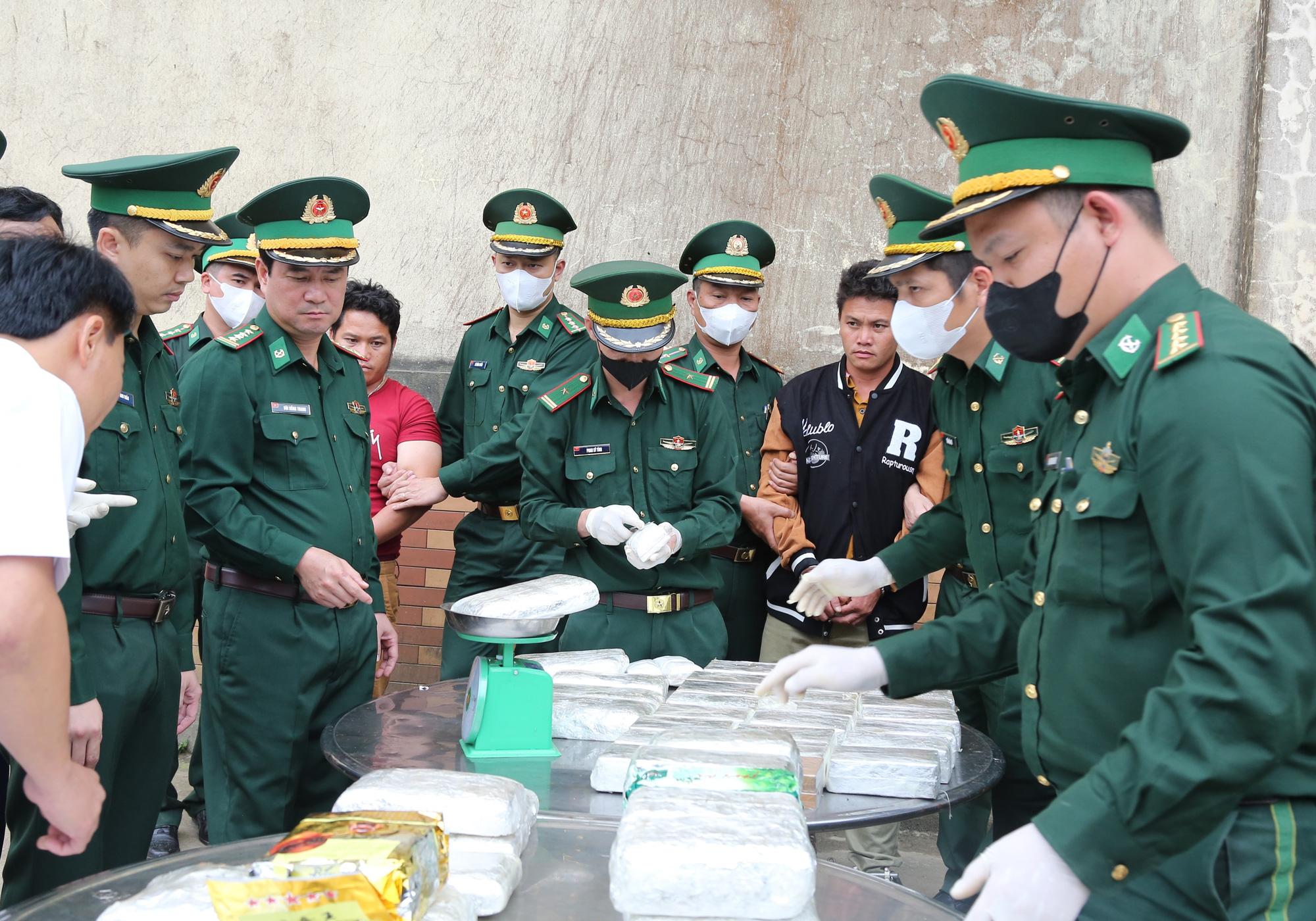 Vietnamese border guards bust drug trafficking operation from Laos ...
