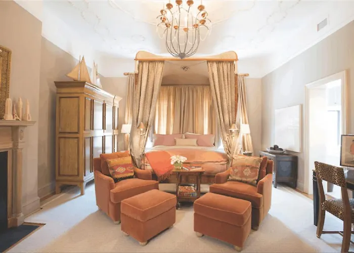 Top Hotels Close to the National Aquarium Baltimore