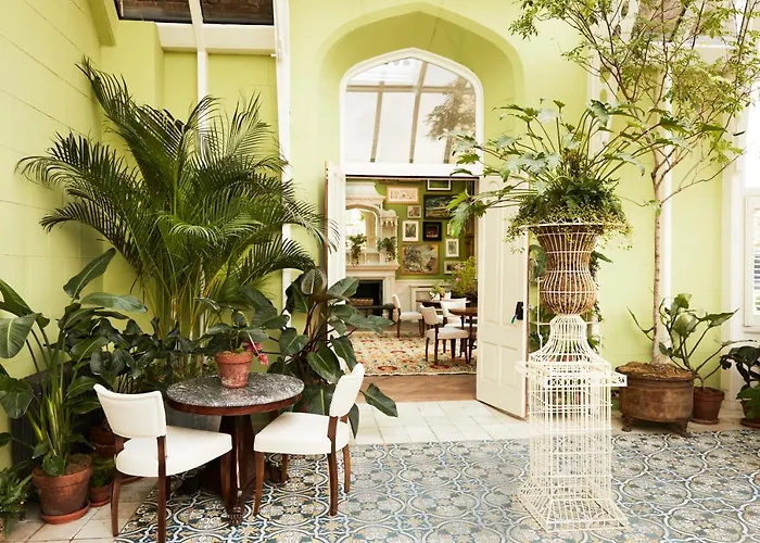 Top Hotels in Windsor with Complimentary Parking