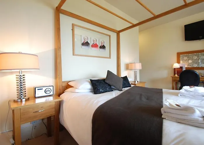 Top Conwy Hotels with Parking for Easy Exploration