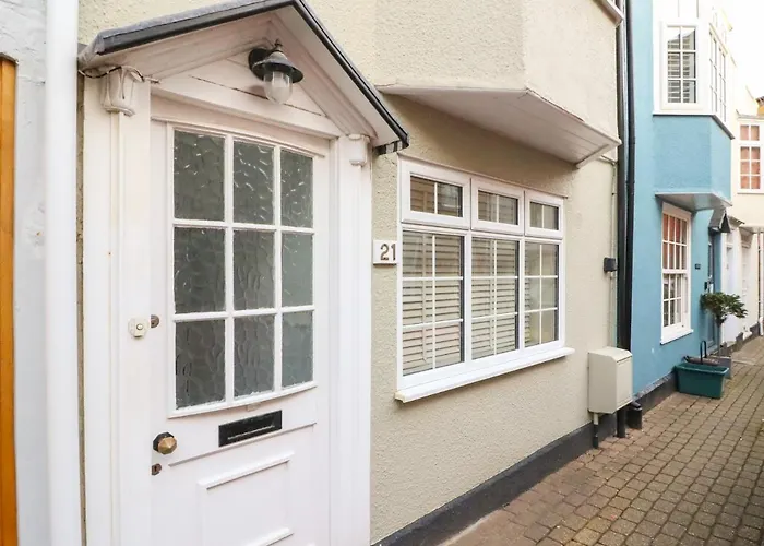 Best Weymouth Accommodations for Beach Holidays