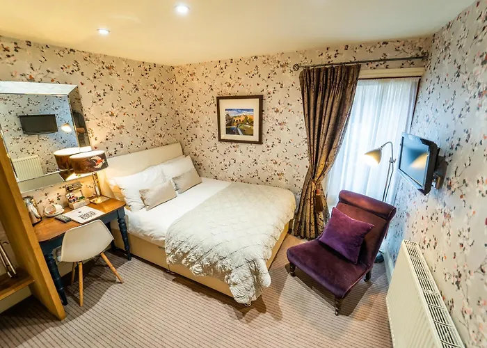 Top Hotels with Pools in Bath