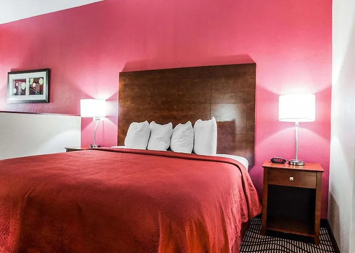 Top Hotels in Altoona, Iowa