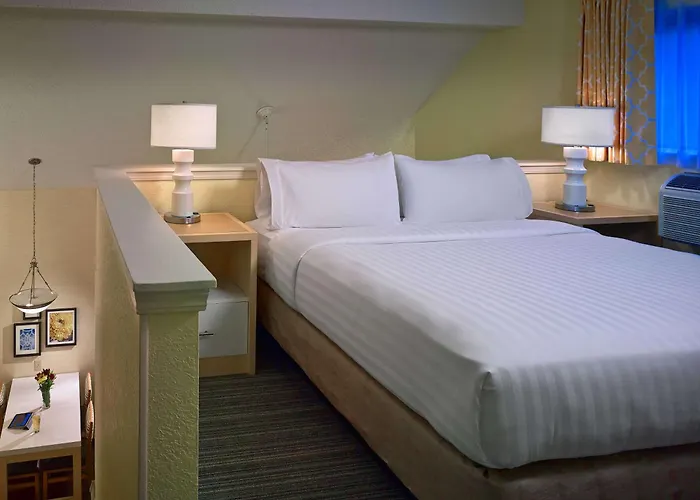 Best Hotels in Warwick RI