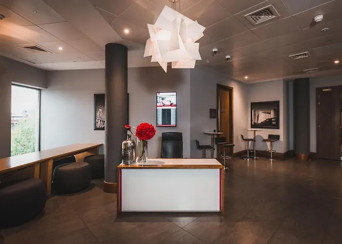 Best Birmingham Hotels Near Vibrant Bullring