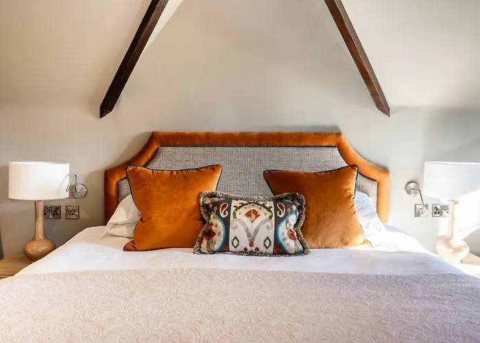 Best Accommodations in Charming Cheltenham Town