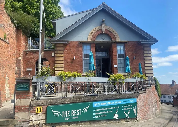 Top Hotels in Lincoln with Onsite Parking