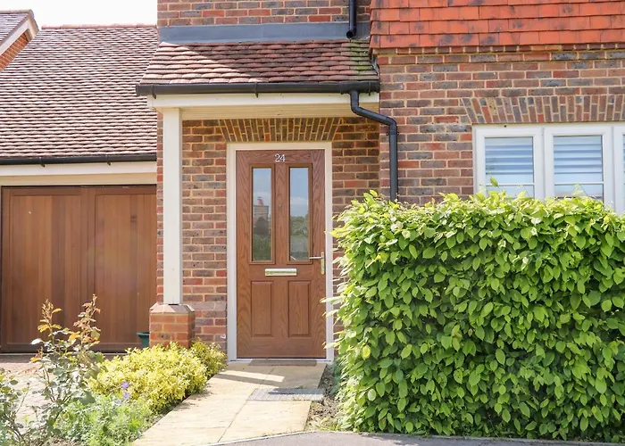 Top Hotels in Hook, Hampshire for All Travelers