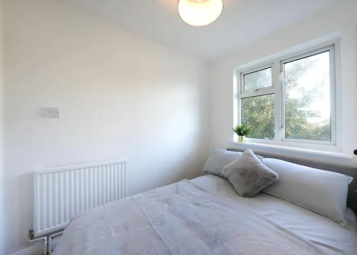 Top Hotels Near Feltham Train Station