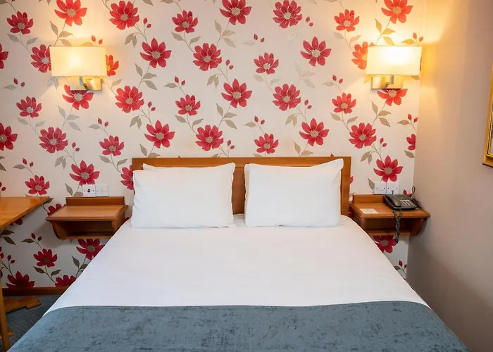 Top Hotels Near Clevedon Somerset for Coastal Escapes