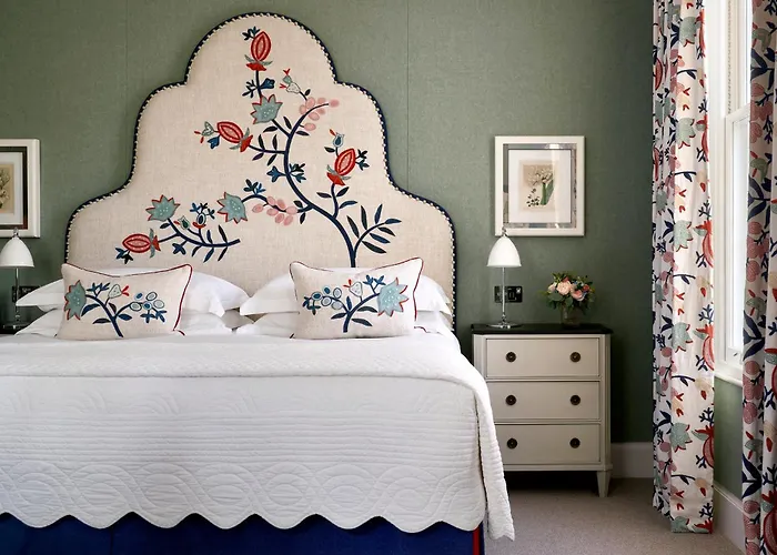 Best Hotels Near Theatre District London