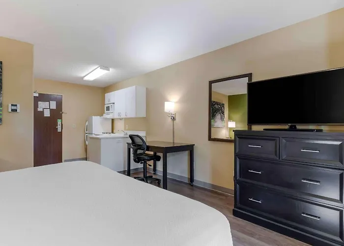 Top-Rated Hotels Near Lansing, Michigan
