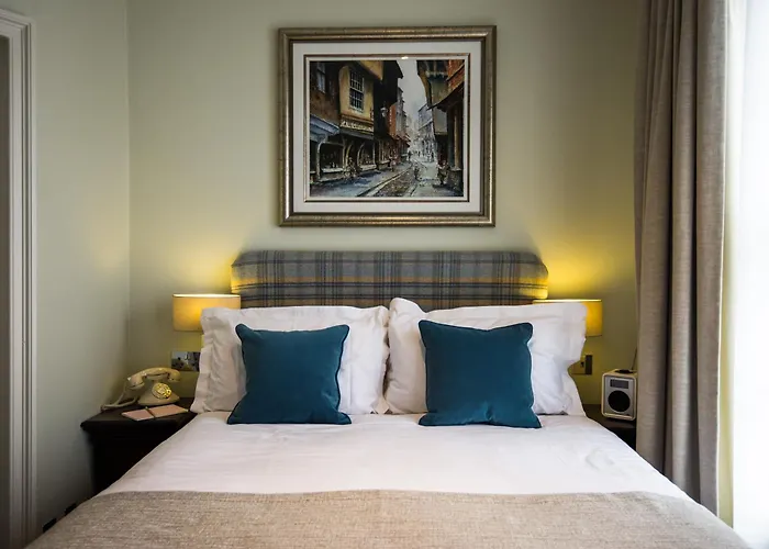 Top Hotels in York with Hot Tub