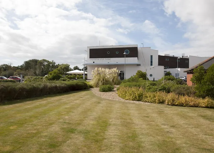 Best Hotels Near Christchurch for a Serene Escape