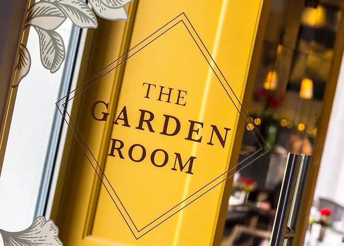 Top Hotels Near Temple Bar, Dublin's Iconic Neighborhood