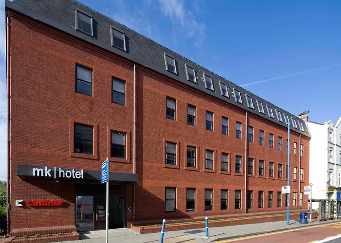 Finest London Theatre and Luxurious Hotels