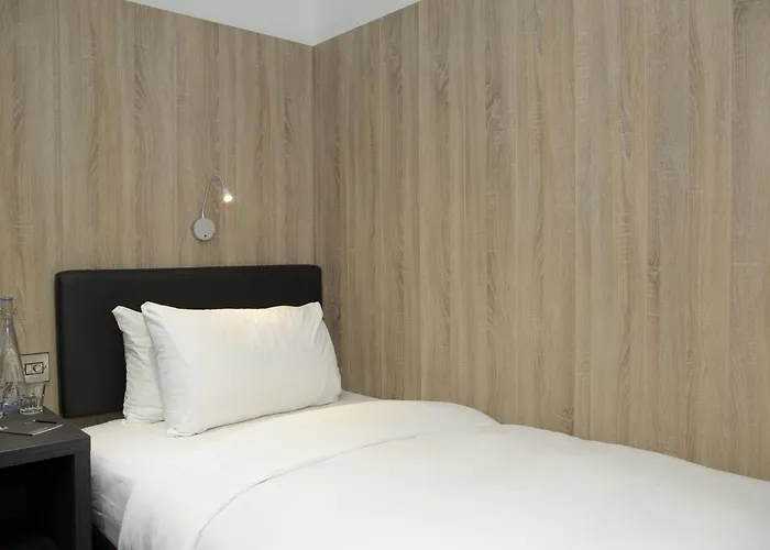 Top Affordable Accommodations Near Haymarket Theatre London