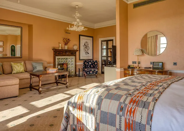 Best Hotels Near Brookfield Barn in Horsham