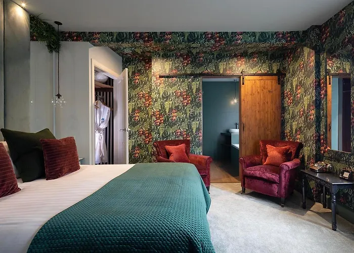 Best Hotels in Looe Cornwall with Parking