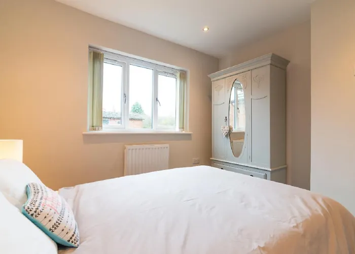 Top Wythenshawe Park Hotels for Nature Lovers