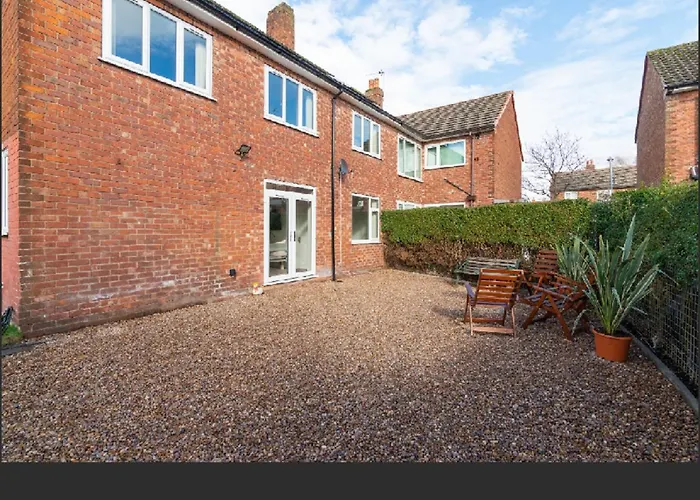 Top Wythenshawe Park Hotels for Nature Lovers