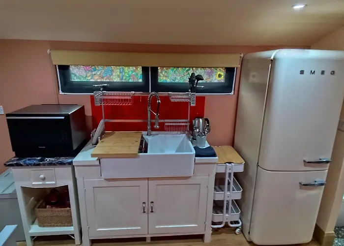 Best Hotels Near Ower Romsey