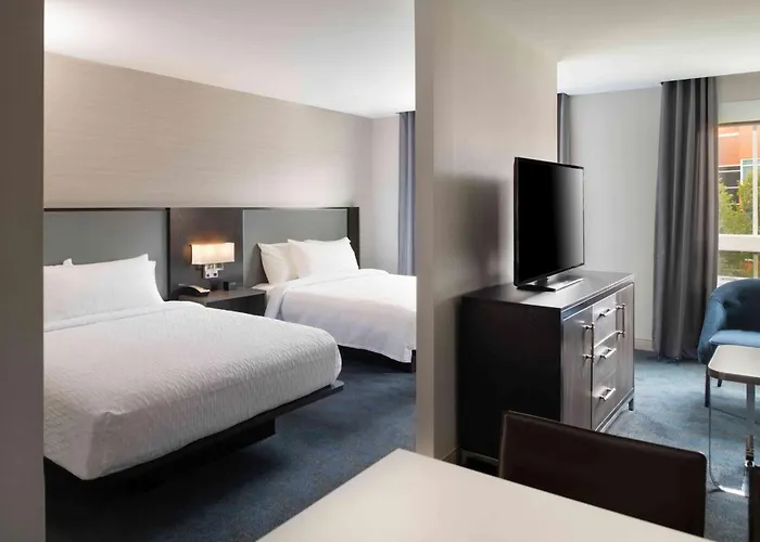 Best Hotels Near the Vibrant Chelsea NYC