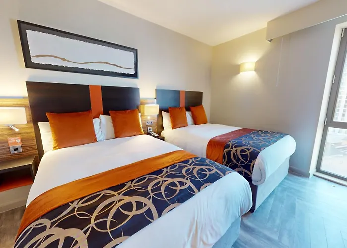 Top Hotels Offering Waterfront Bliss in Cardiff