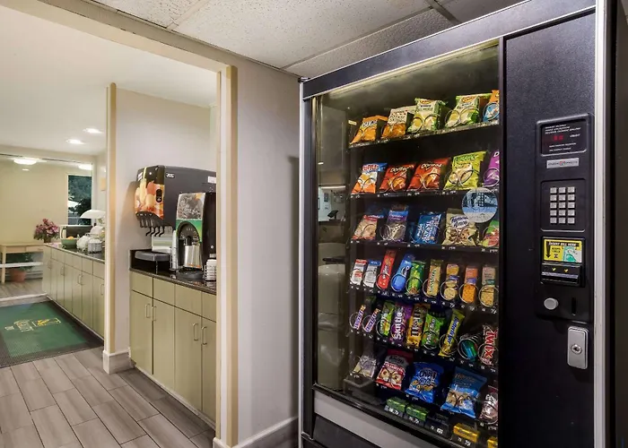 Top Hotels Near Atlanta Zoo