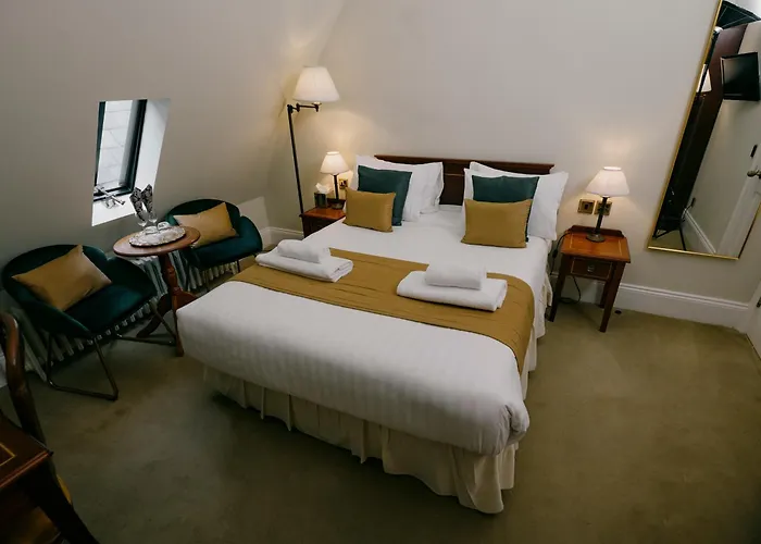 Top Lincoln Hotels Near Stunning Cathedral