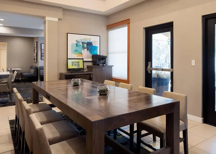 Top Camarillo Hotels