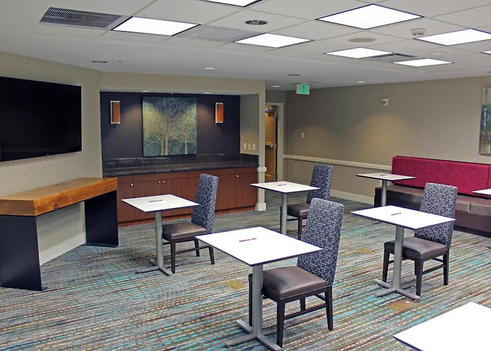 Best North Conway NH Hotels for Outdoor Adventure