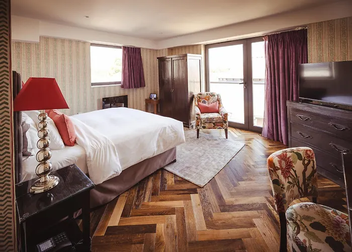 Cambridge Luxury Hotels: Indulge in Opulence and Comfort while Exploring Cambridgeshire