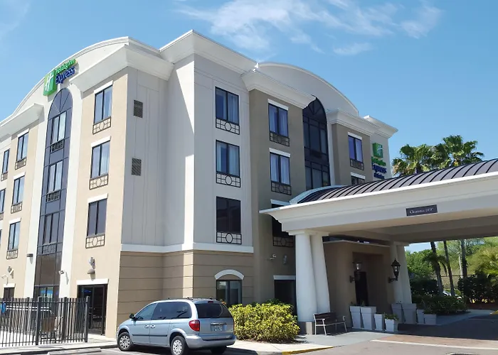 Top Hotels Near Busch Gardens Tampa for Fun Stay