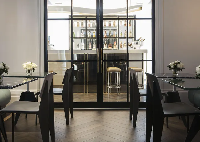 Top-Rated Smoking Hotels in London