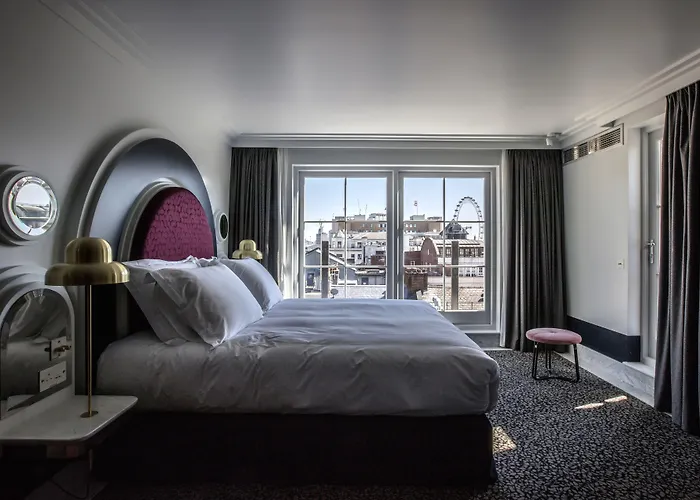 Top Budget-Friendly Stays in Lively Covent Garden
