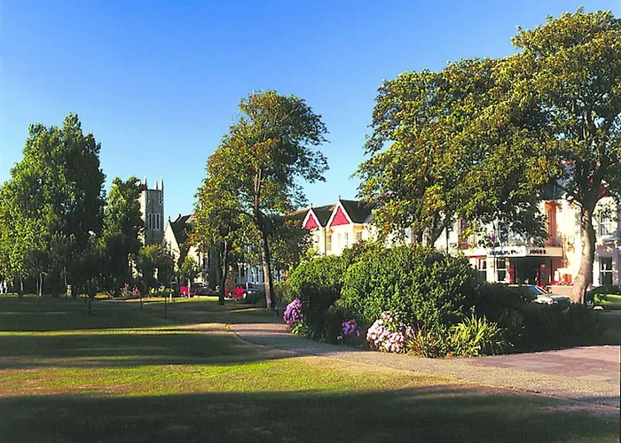 Top Hotels Near Field Place, Worthing