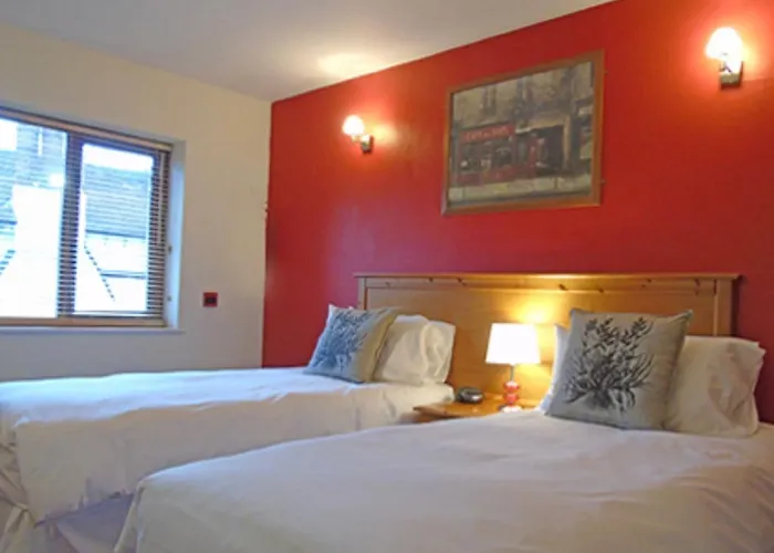 Best Hotels Near Hatton Cross Tube Station