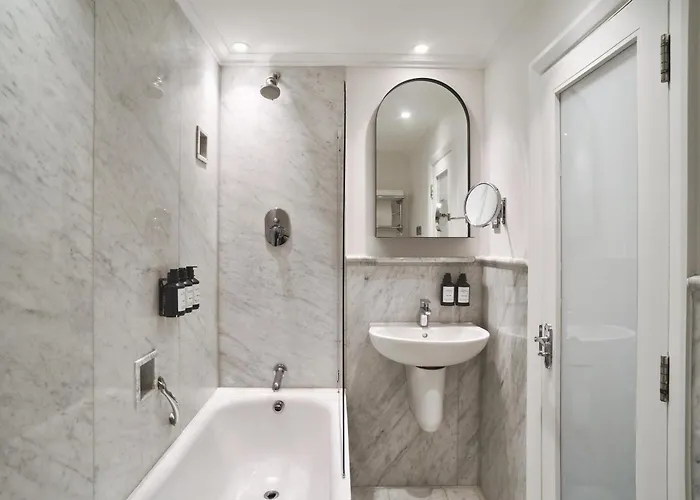 Top 3 Star Hotels on Oxford Street, London