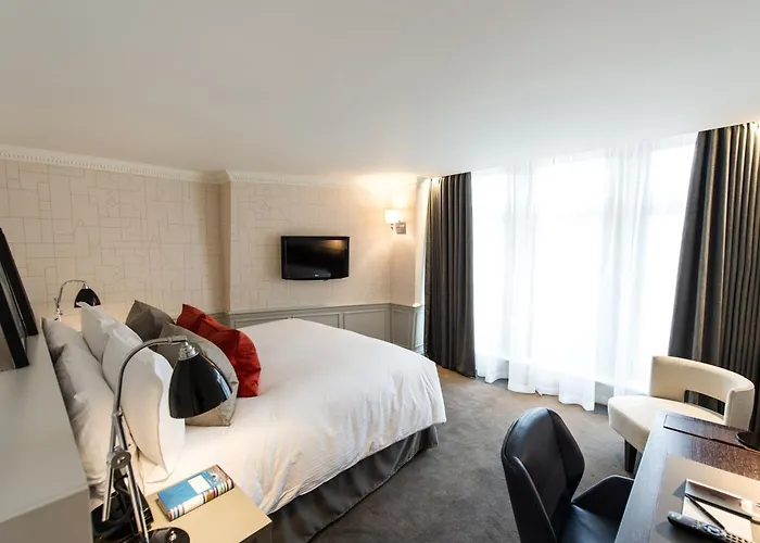 Top London Hotels with Luxurious Spa Experiences