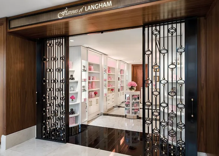 Top Romantic Hotels in Chicago for Couples