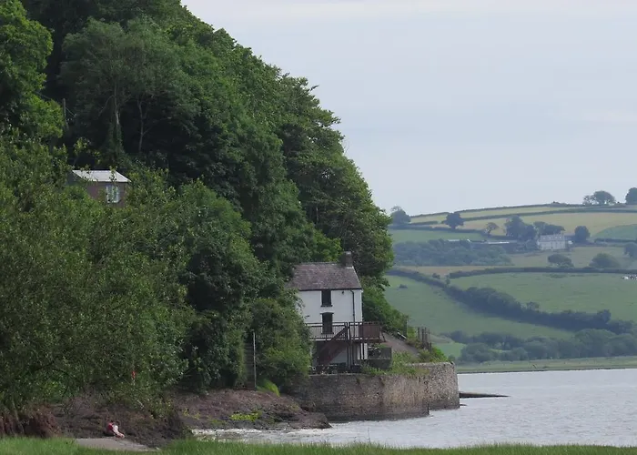 Best Hotels in Laugharne for Coastal Getaways