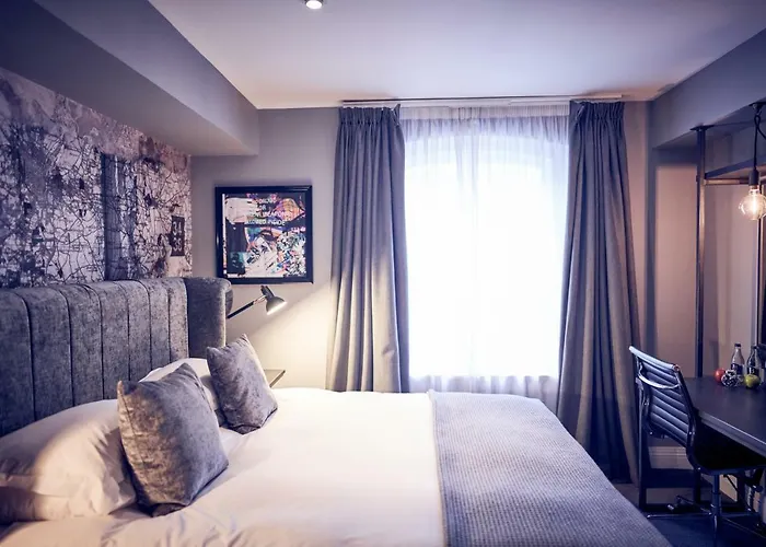 Top Hotels in Belfast with Pool