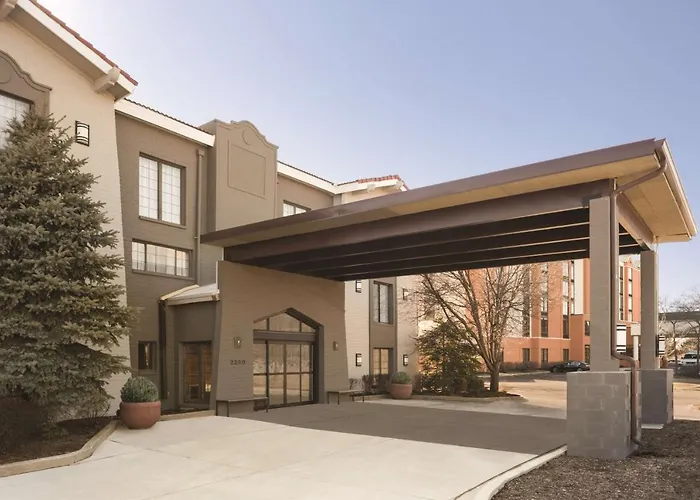 Top Hotels in Hoffman Estates, Illinois