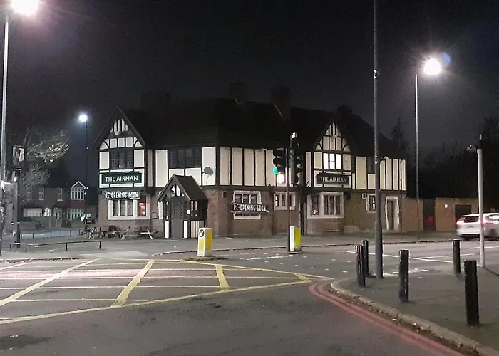 Top Hotels in Feltham for Memorable Stays