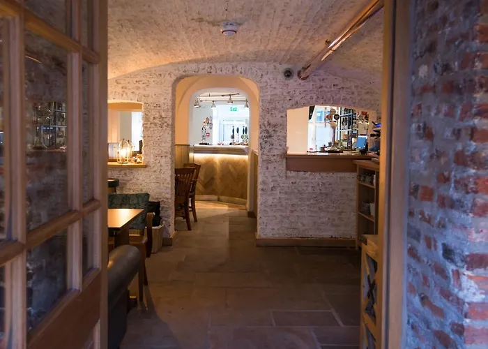 Top York Hotels Close to Universities