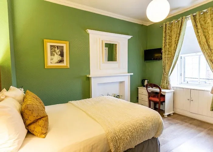 Top Cheap Accommodations in Edinburgh