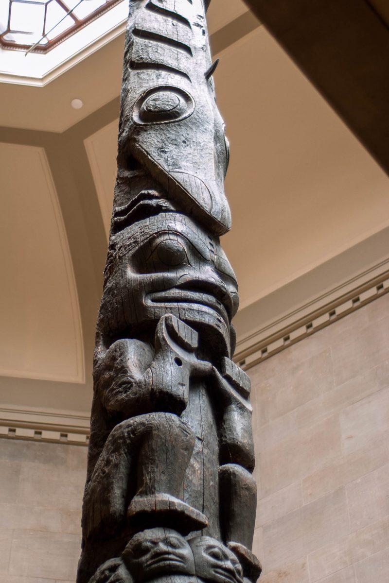 A giant totem pole stretches from the ground floor to the fifth floor in the stairwell of the Royal Ontario Museum in Toronto, Canada - © James Camel / franks-travelbox
